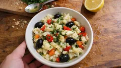 Insalata di baccalà con giardiniera e olive: antipasto facile che puoi preparare in anticipo