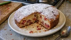Torta alle fragole soffice e profumata al limone: la ricetta facile da forno
