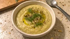 Macco di fave siciliano: crema di fave secche al finocchietto, vellutata e semplice