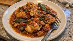 Friccò umbro di pollo: la ricetta in padella con guanciale e sughetto da scarpetta