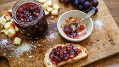 Confettura di mele e uva fatta in casa: semplice, profumata e spalmabile