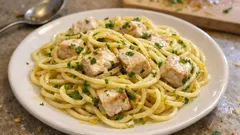 Spaghetti pesce spada e limone: il primo veloce che profuma di mare