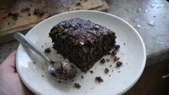 Torta morbida al cioccolato senza uova: l’impasto veloce che resta umido