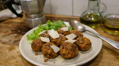Polpette di lenticchie rosse e patata dolce: croccanti fuori, morbide dentro