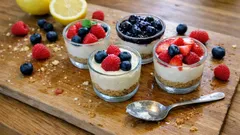Mini cheesecake alla frutta in bicchiere: senza cottura, pronte con pochi passaggi