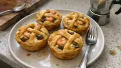 Mini quiche gamberi e porcini: croccanti fuori, cremose dentro