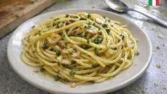 Spaghetti aglio e olio come al ristorante: il trucco dell’acqua di cottura