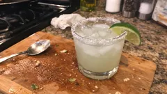 Margarita classico: dosi facili e crusta di sale perfetta, come al bar