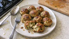 Polpette di zucchine e ricotta in friggitrice ad aria: leggere e dorate in 15 minuti