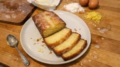 Plumcake al latte condensato: soffice e umido, perfetto per colazione e merenda
