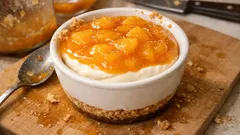 Mousse alle pesche in bicchiere: cremosa, fresca e pronta in pochi passaggi