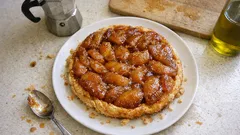 Tarte Tatin di mele fatta in casa: caramello lucido e brisée friabile