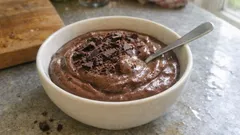 Crema diplomatica al cioccolato: vellutata e stabile, perfetta per farcire i dolci