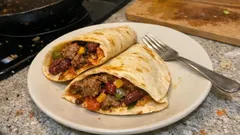 Tortillas farcite fatte in casa: ripieno di manzo, fagioli e mais in 30 minuti