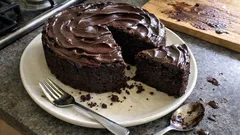Mud cake al cioccolato con ganache: l’effetto pasticceria che riesce sempre