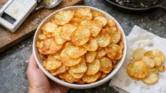 Chips di patate fritte super croccanti: il metodo semplice per farle sottili e asciutte