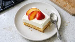 Torta fredda allo yogurt senza glutine: cremosa, leggera e pronta in anticipo