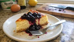 Cheesecake all’italiana al forno con ricotta e robiola: topping ai mirtilli